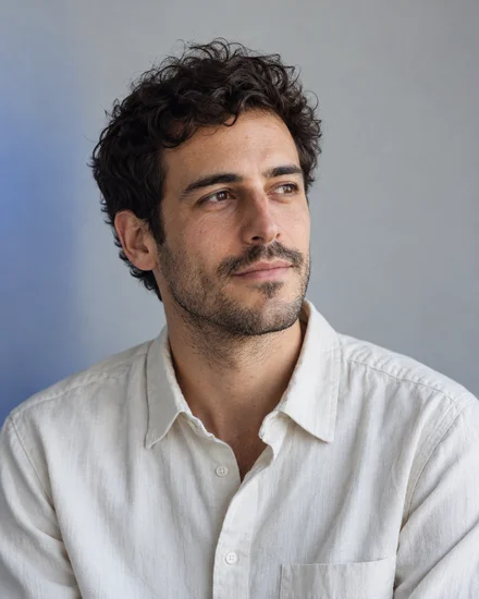 Retrato generado con IA para el perfil de ejemplo de Diego.